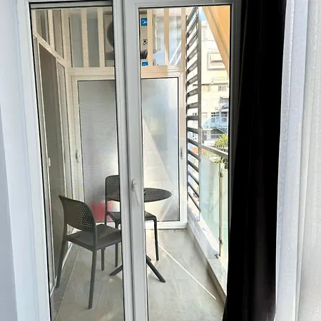 Kika Complex 2 Sunny Balcony * 티라나